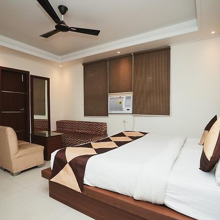Hotel B Continental Delhi (National Capital Territory of India) Exterior foto