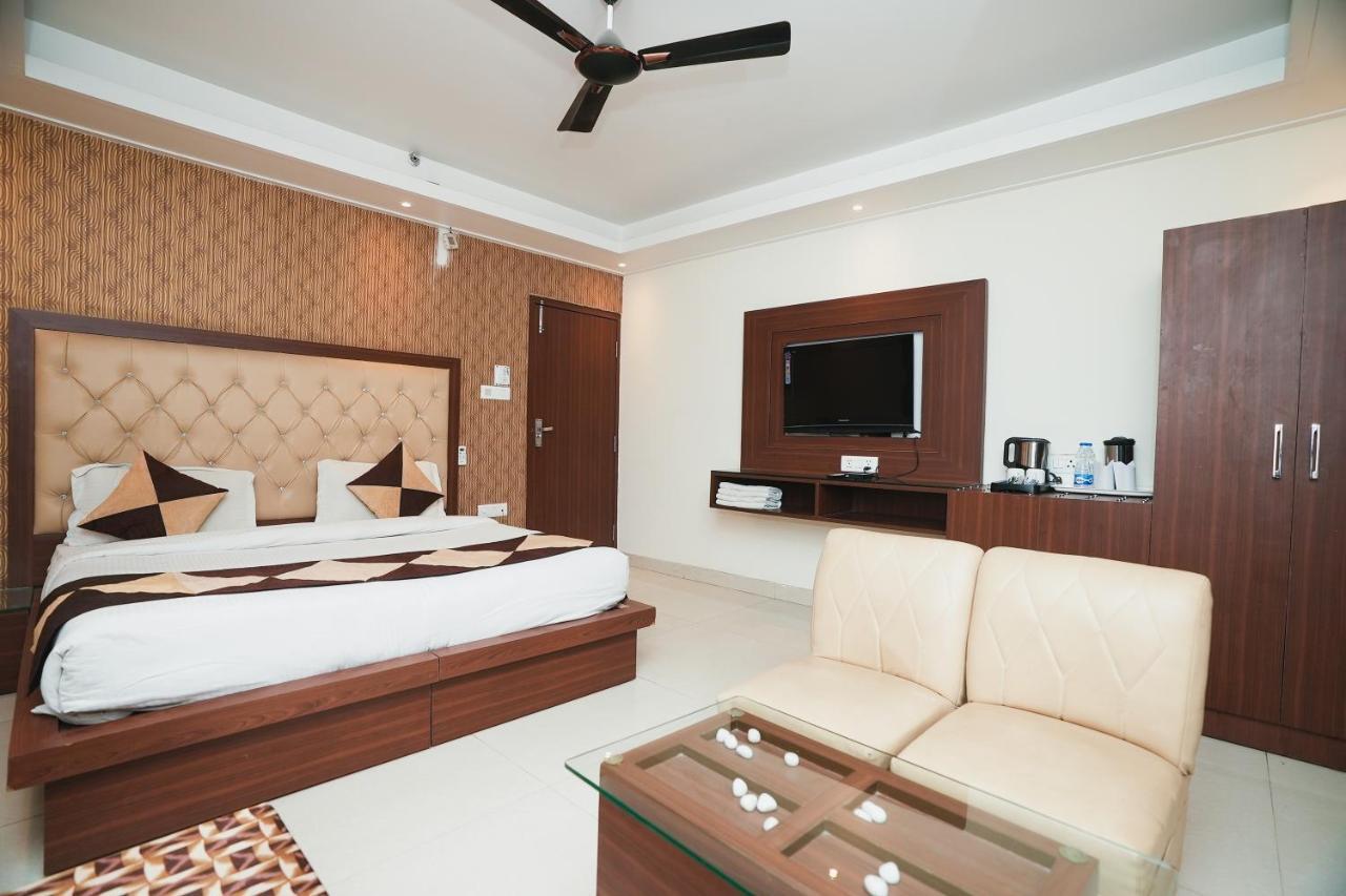 Hotel B Continental Delhi (National Capital Territory of India) Exterior foto