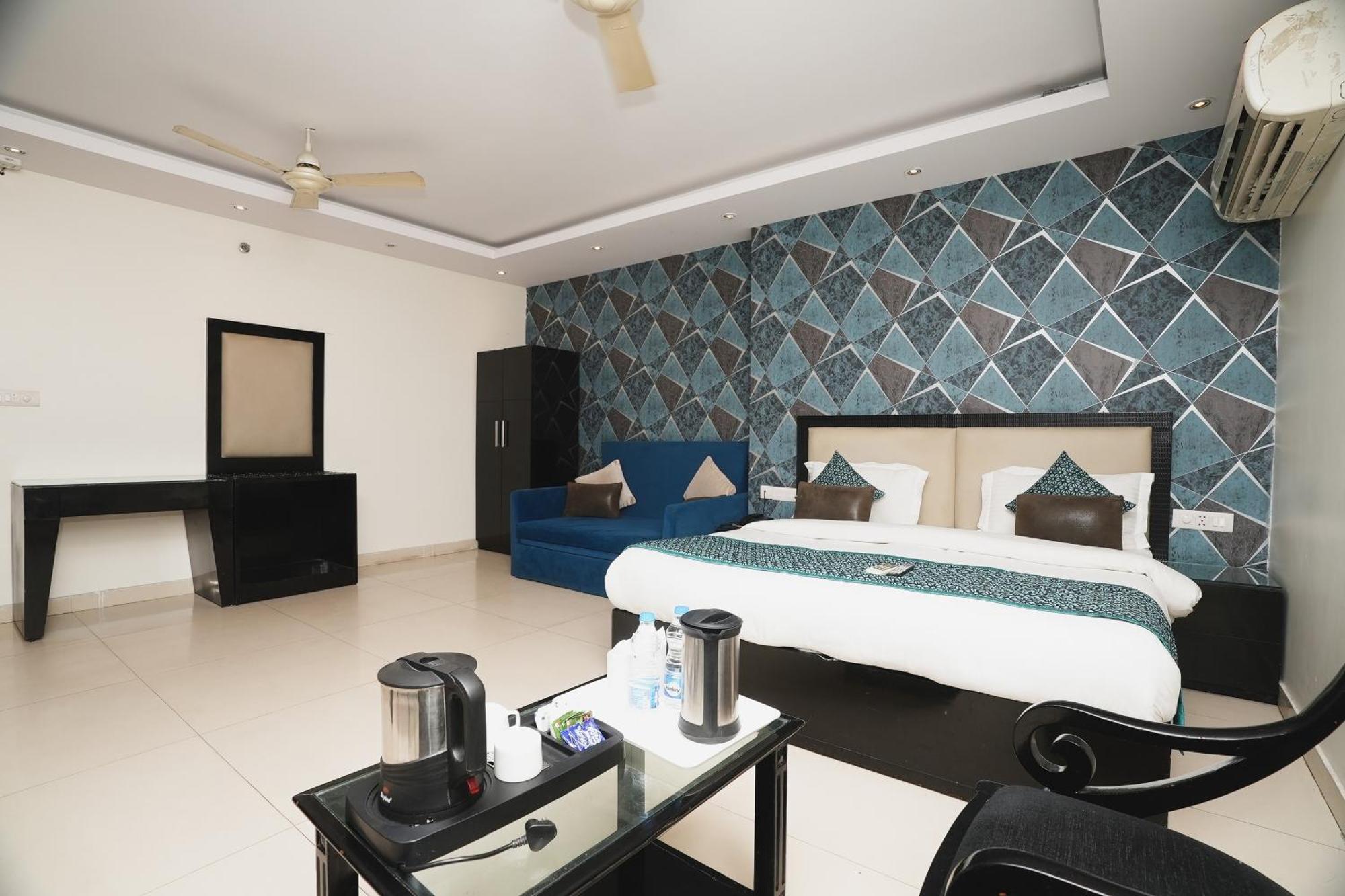Hotel B Continental Delhi (National Capital Territory of India) Exterior foto