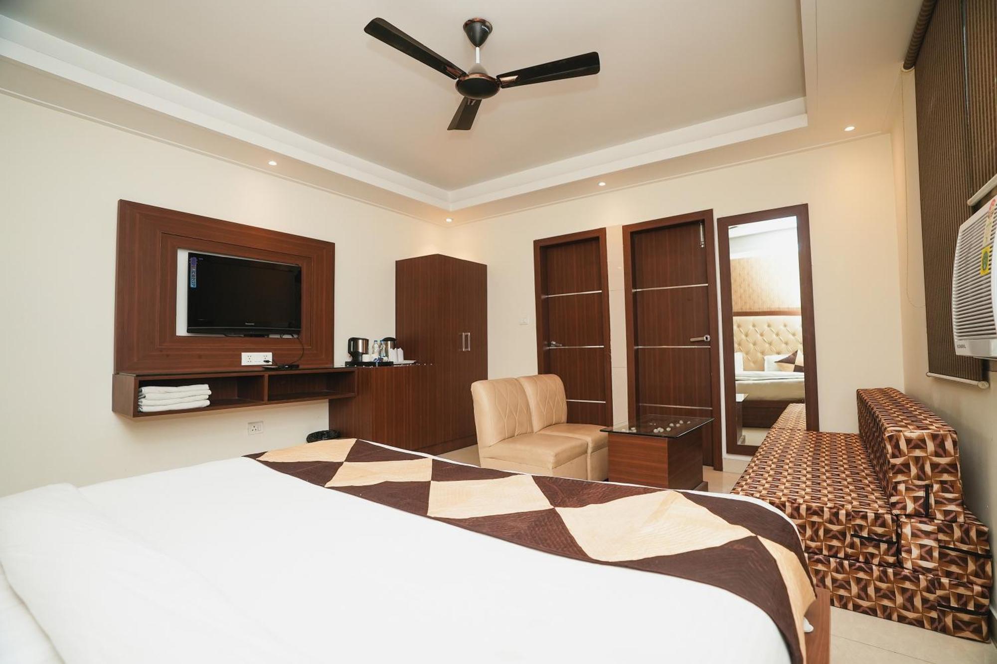 Hotel B Continental Delhi (National Capital Territory of India) Exterior foto