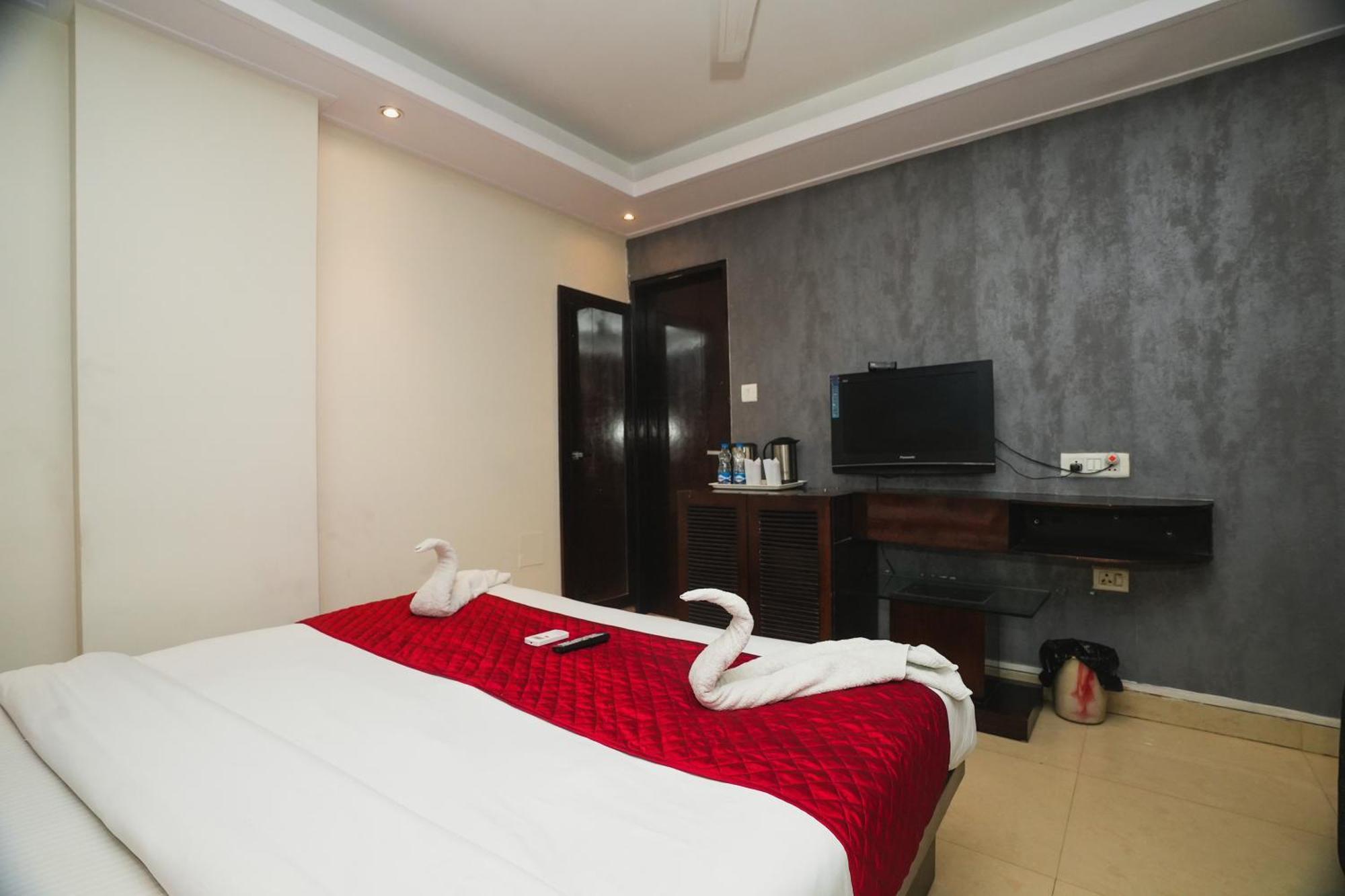 Hotel B Continental Delhi (National Capital Territory of India) Exterior foto