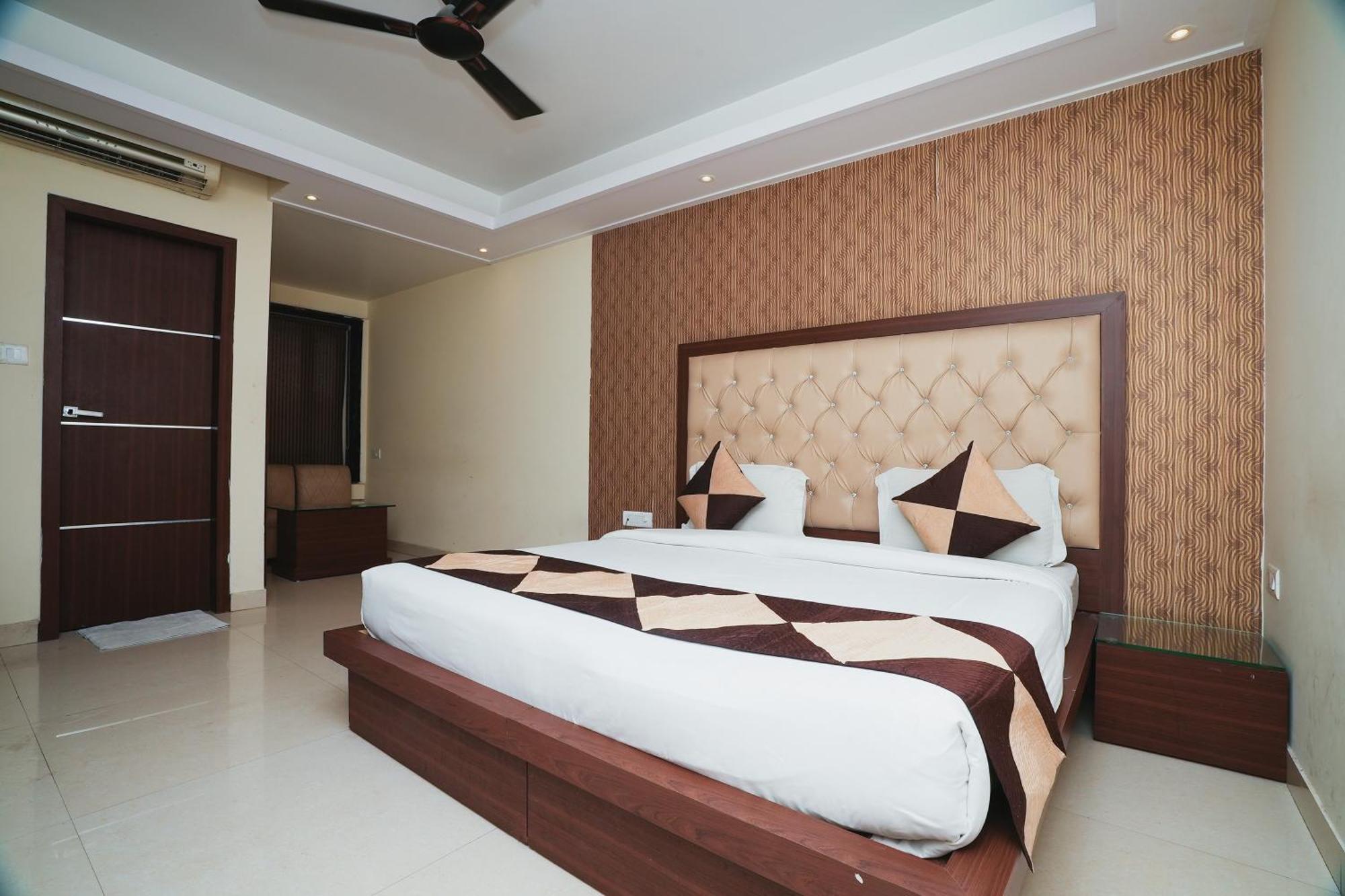 Hotel B Continental Delhi (National Capital Territory of India) Exterior foto