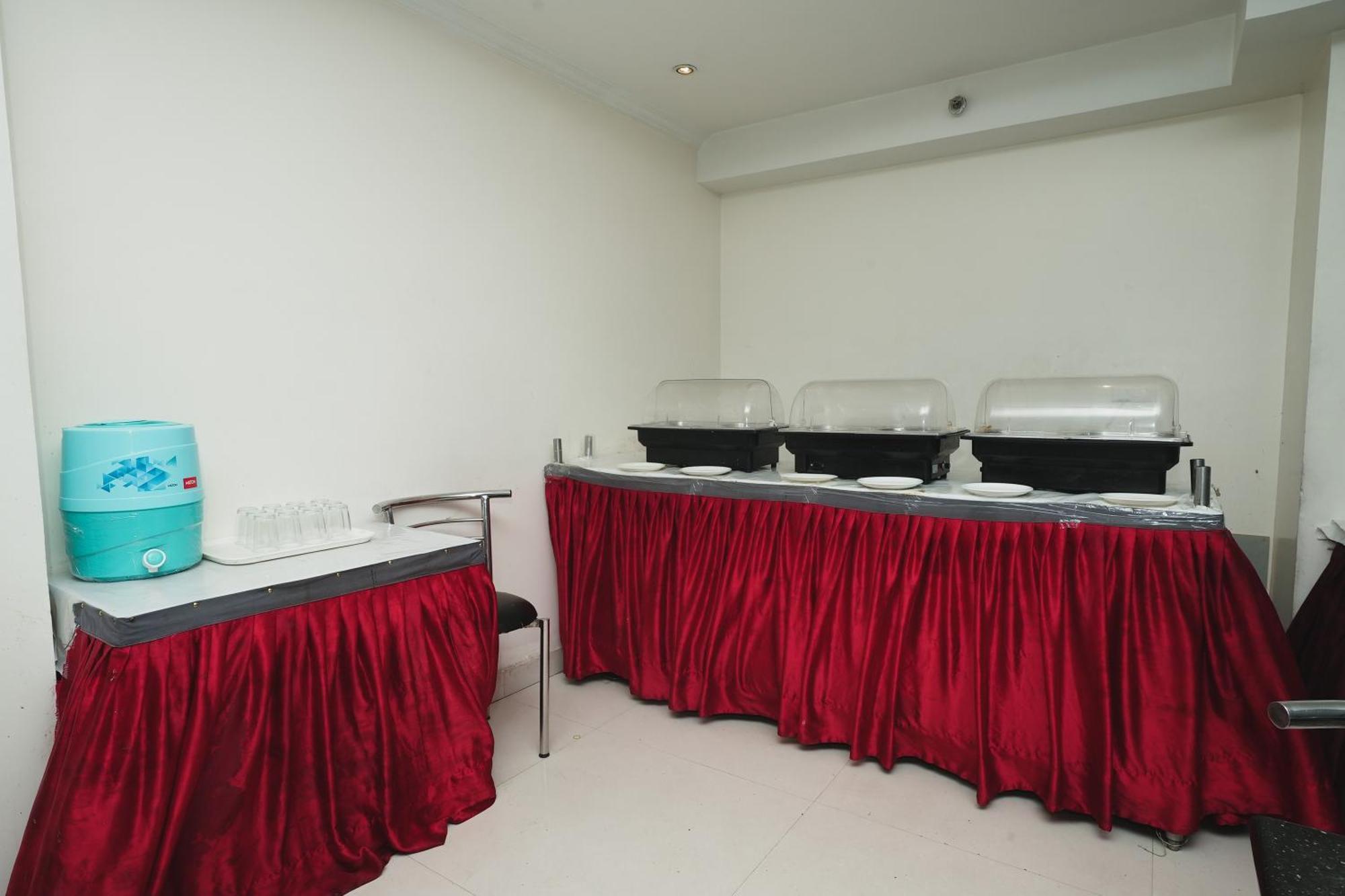 Hotel B Continental Delhi (National Capital Territory of India) Exterior foto
