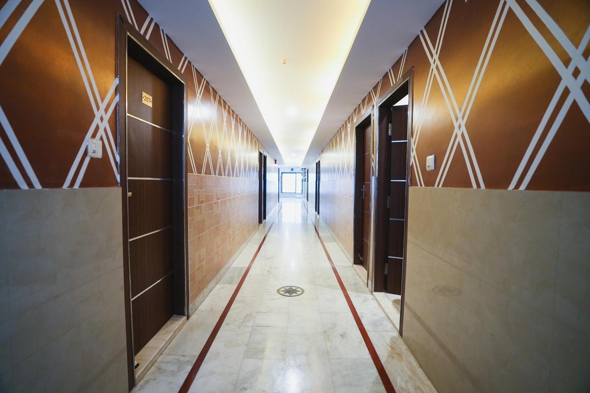 Hotel B Continental Delhi (National Capital Territory of India) Exterior foto