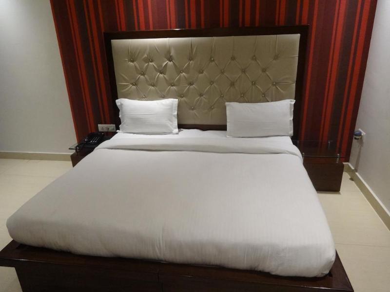 Hotel B Continental Delhi (National Capital Territory of India) Exterior foto