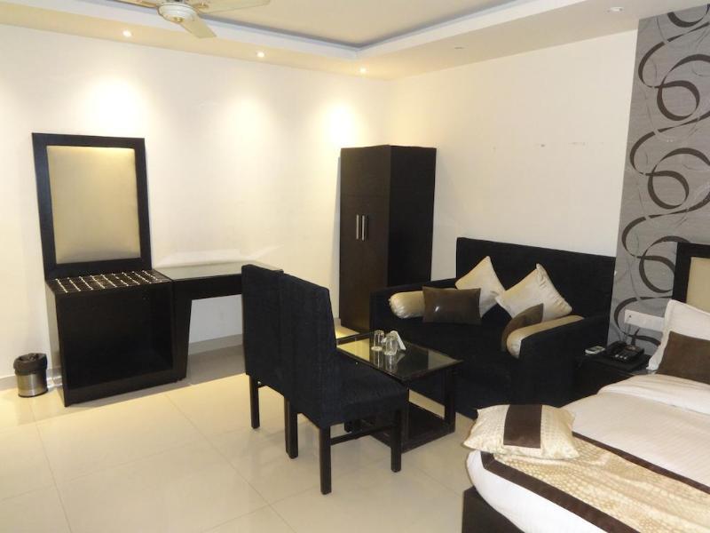 Hotel B Continental Delhi (National Capital Territory of India) Exterior foto