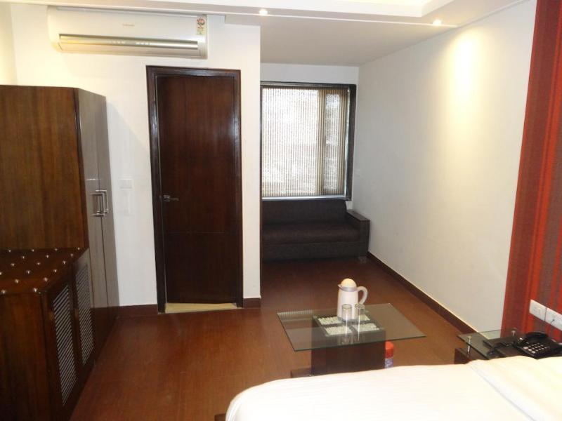 Hotel B Continental Delhi (National Capital Territory of India) Exterior foto