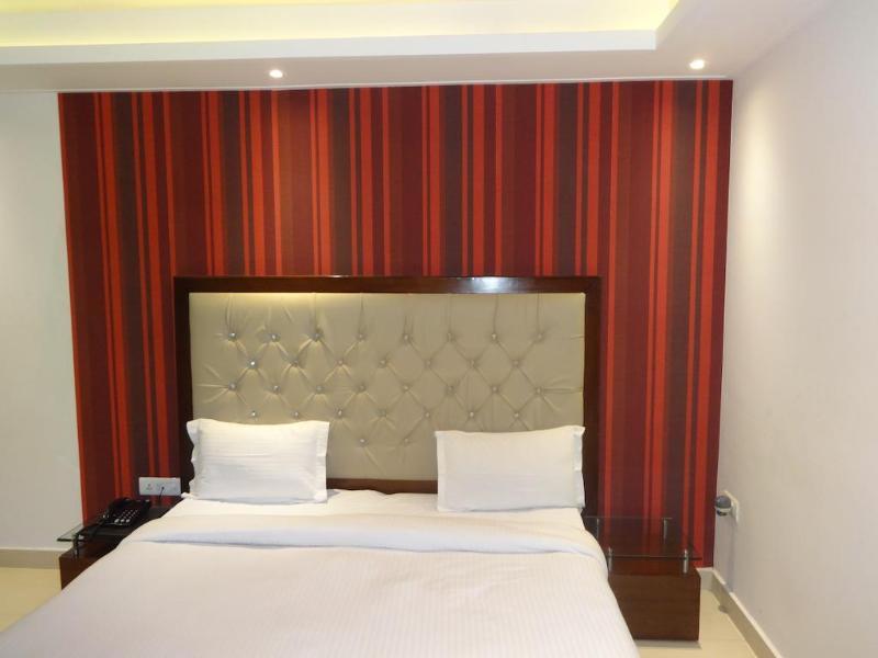Hotel B Continental Delhi (National Capital Territory of India) Exterior foto