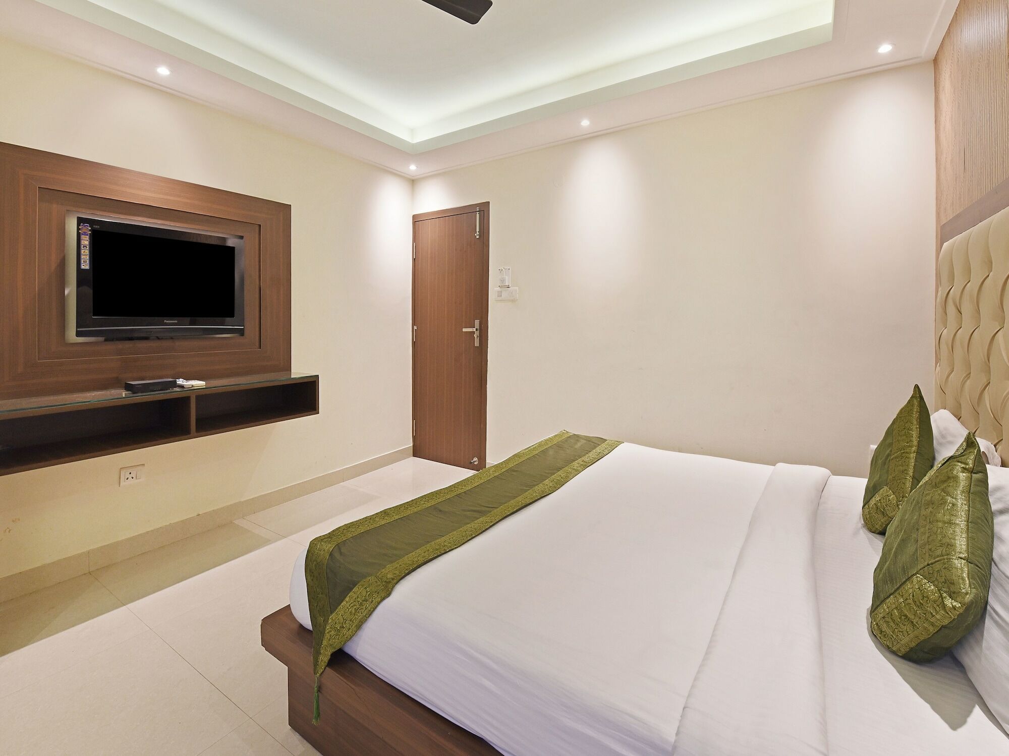 Hotel B Continental Delhi (National Capital Territory of India) Exterior foto